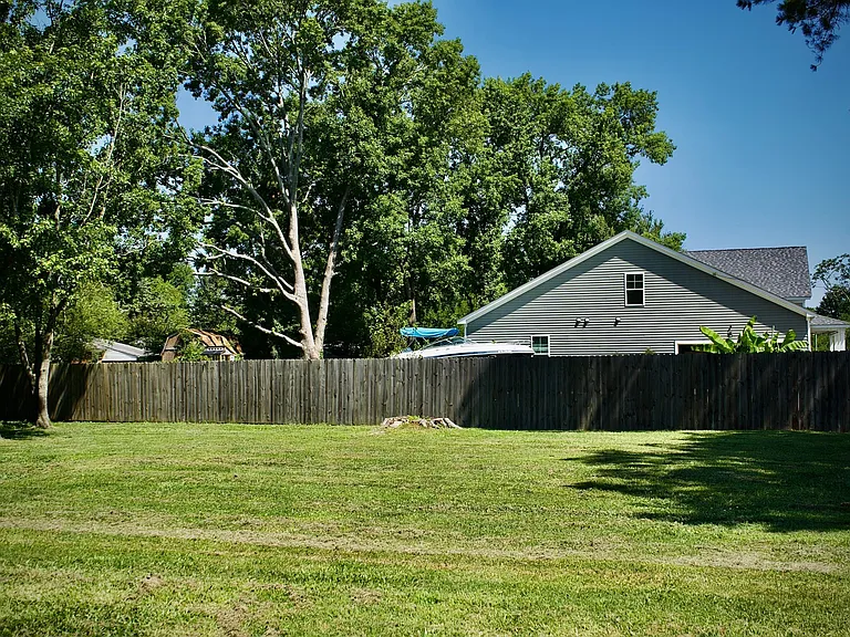 121 Matt Ln — Photo 23