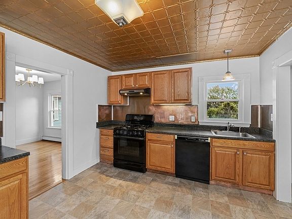 3rd image of 9 Kingman Rd #2