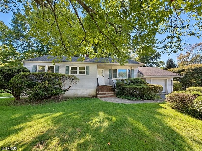 1st image of 17 Moosepac Ln