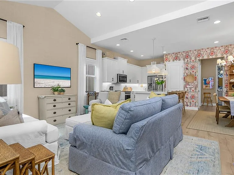 7286 Saona Ct — Photo 15
