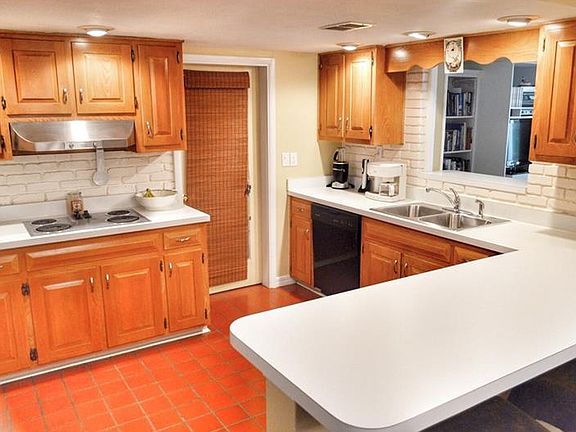 3rd image of 5028 W Dickens Ave