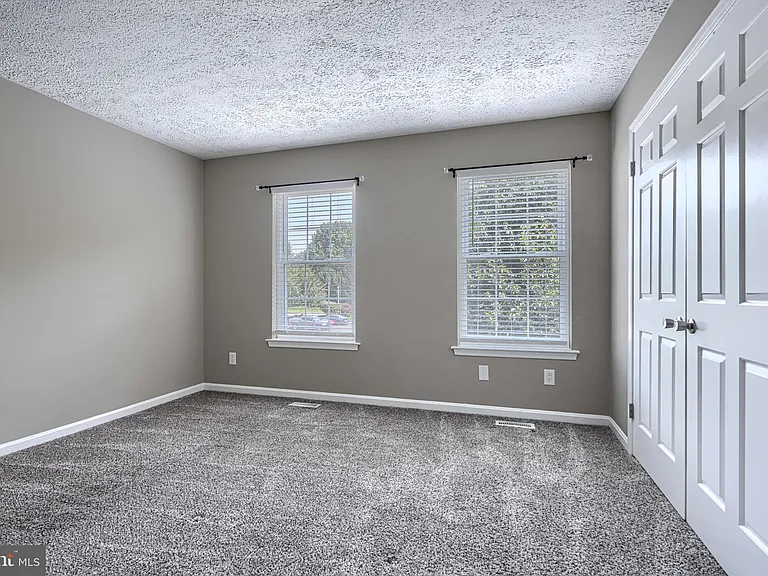 2332 Darby Ct — Photo 13