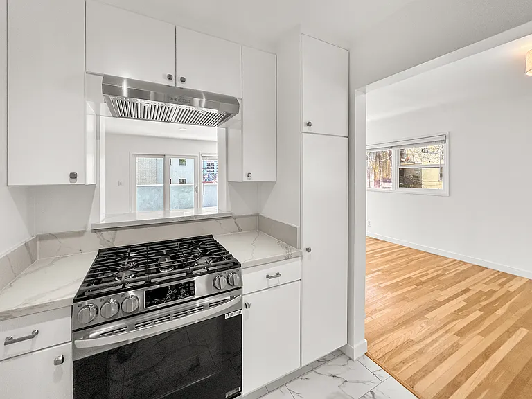 1128 Larrabee St #3 — Photo 8