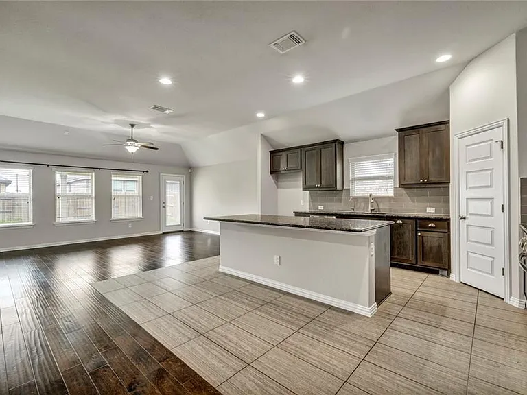 2926 Diego Dr — Photo 18