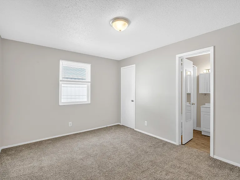 Richardt Apartments — Photo 10