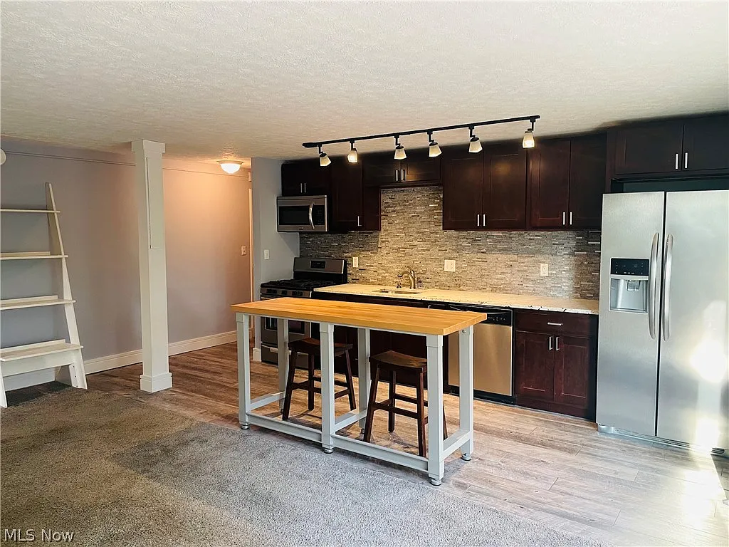 2 bed, 1.0 bath, 808 sqft, $1,550 — Photo 4