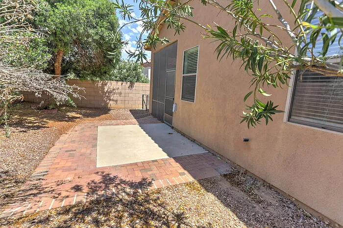 335 E Calle Nacrita — Photo 31