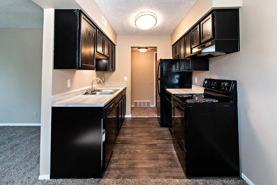 Howard Street Apartments — Photo 4