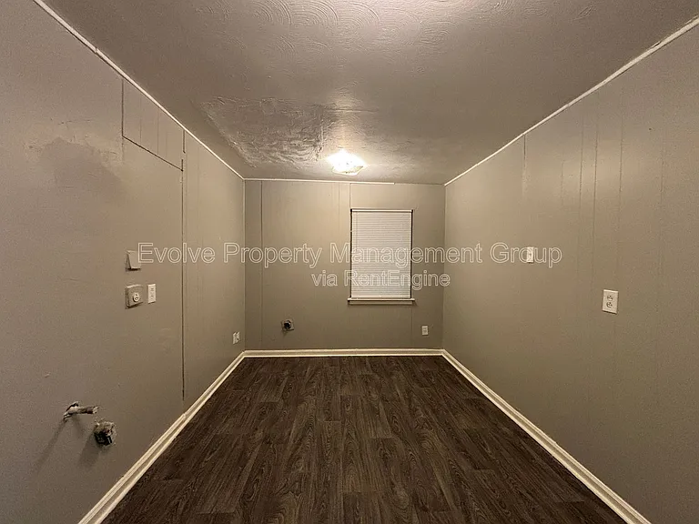 4268 Glenbrook St — Photo 5