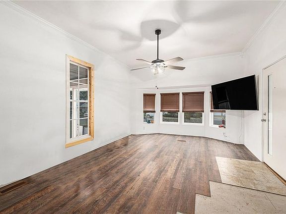 4th image of 705 E 6th St