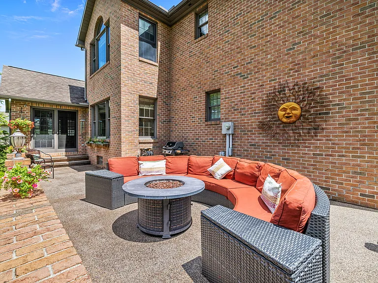 2504 Ron Dr — Photo 49
