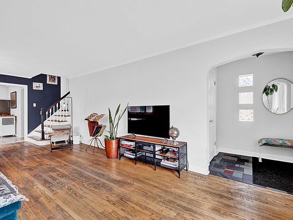 3rd image of 7818 Babb Ave