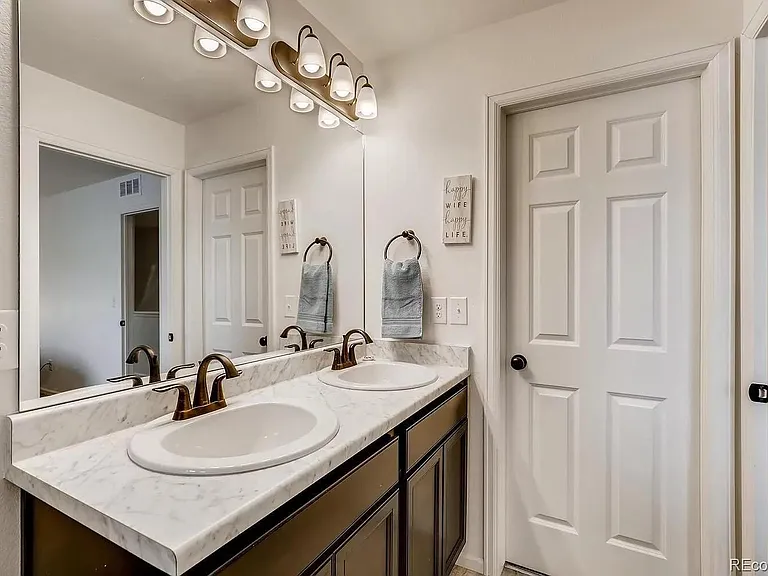 241 S Oak Hill St — Photo 15