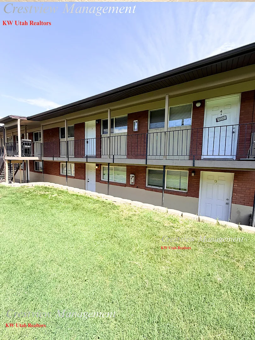 Washington Terrace 8-Plex — Photo 1