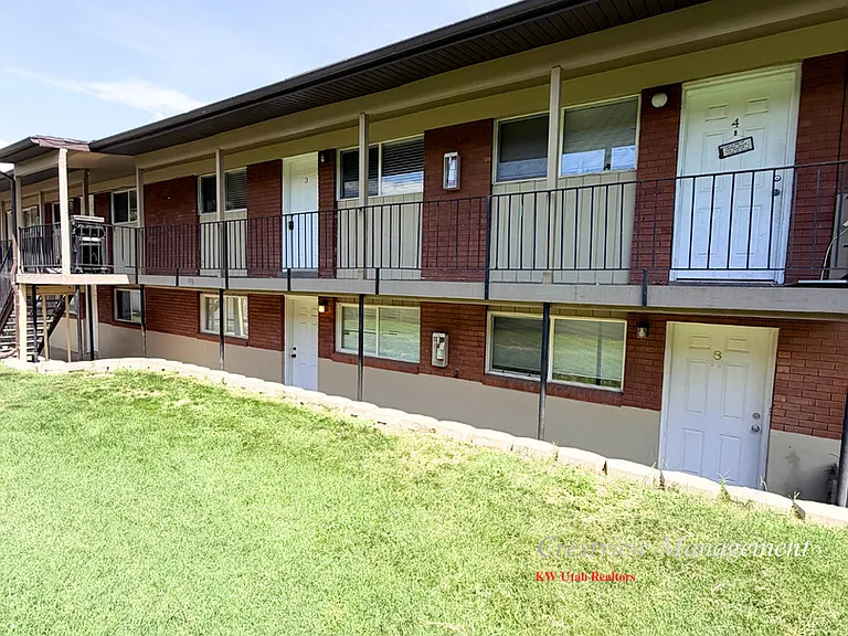 Washington Terrace 8-Plex — Photo 1