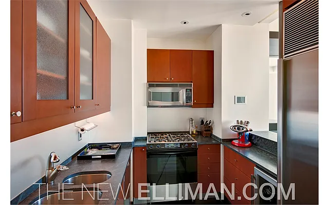 Rented by Douglas Elliman | media 27