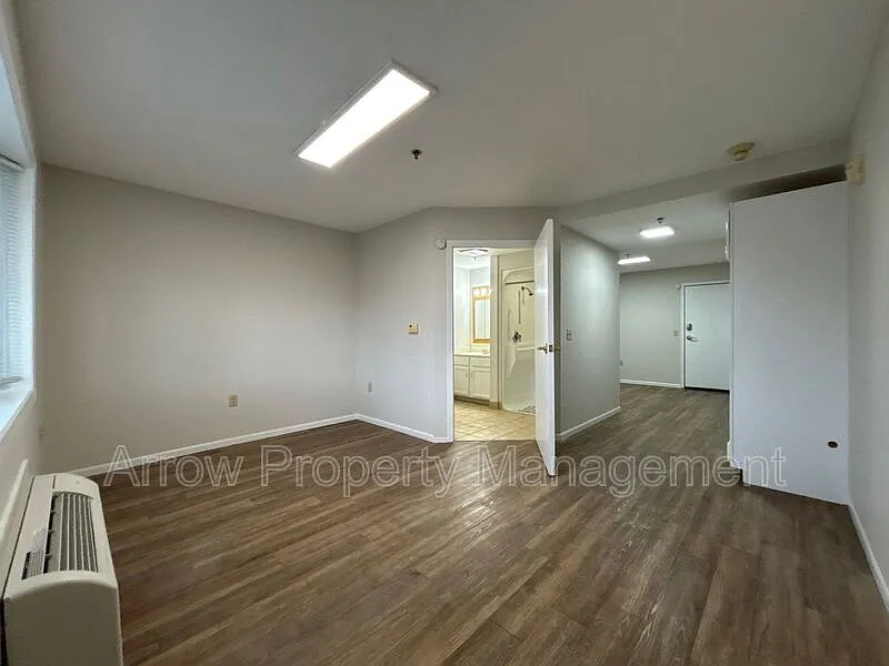 Studio, 1.0 bath, $650 — Photo 2