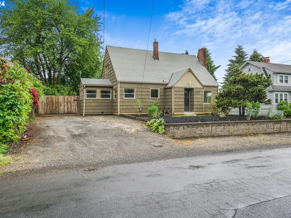 4220 SE Roswell St, Milwaukie, OR 97222
