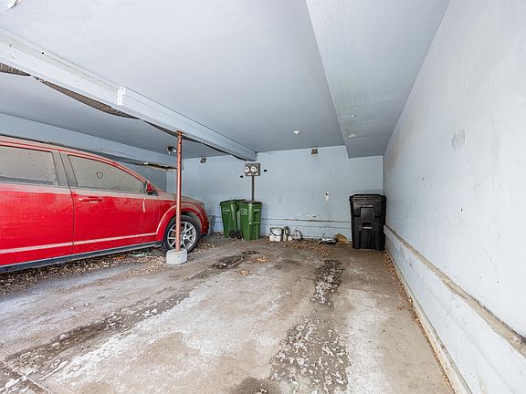 3rd image of 774 Abbottsfield Rd NW