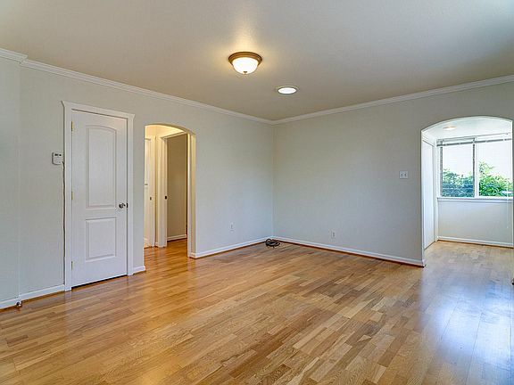 4th image of 2025 Corinth Ave #1/2