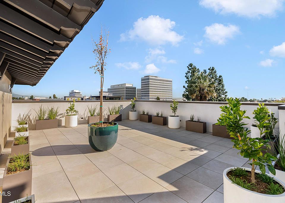 1st image of 139 S Oak Knoll Ave #101