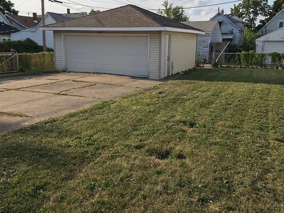 2nd image of 417 Dexter St