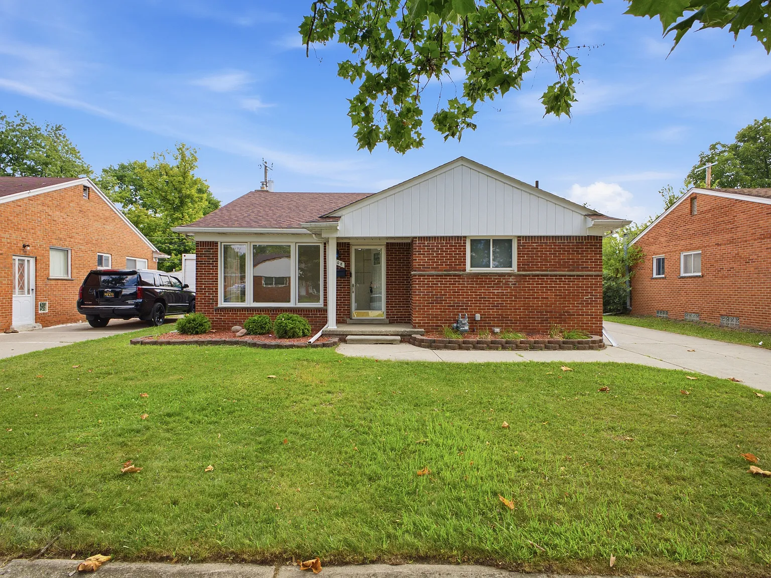 3 bed, 1.5 bath, 1200 sqft, $2,695 — Photo 3