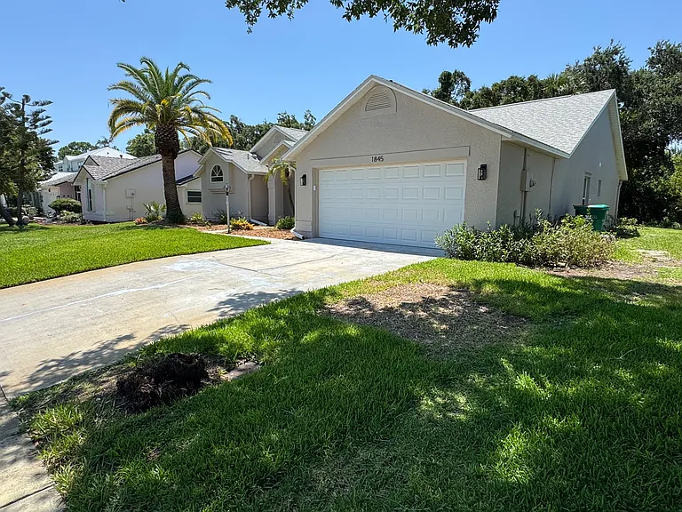 1845 Blue Heron Dr — Photo 3
