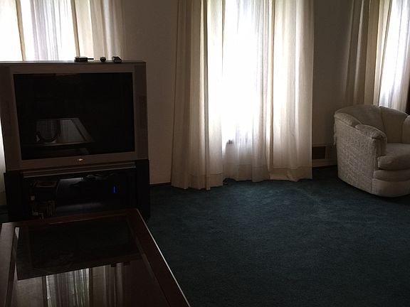 5th image of 2065 Alberta Dr