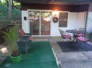 43 Cornehlsen Dr, Huntington Station, NY 11746
