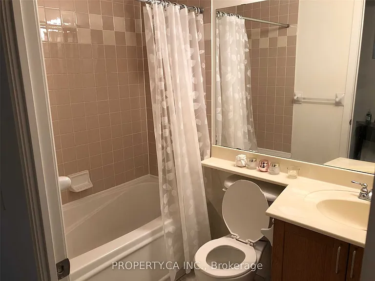 438 Richmond St W #308 — Photo 6