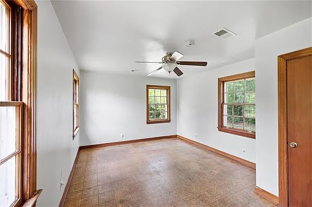 301 N Ellzey St — Photo 11