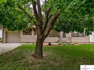 3505 Cottonwood Ln, Omaha, NE 68134