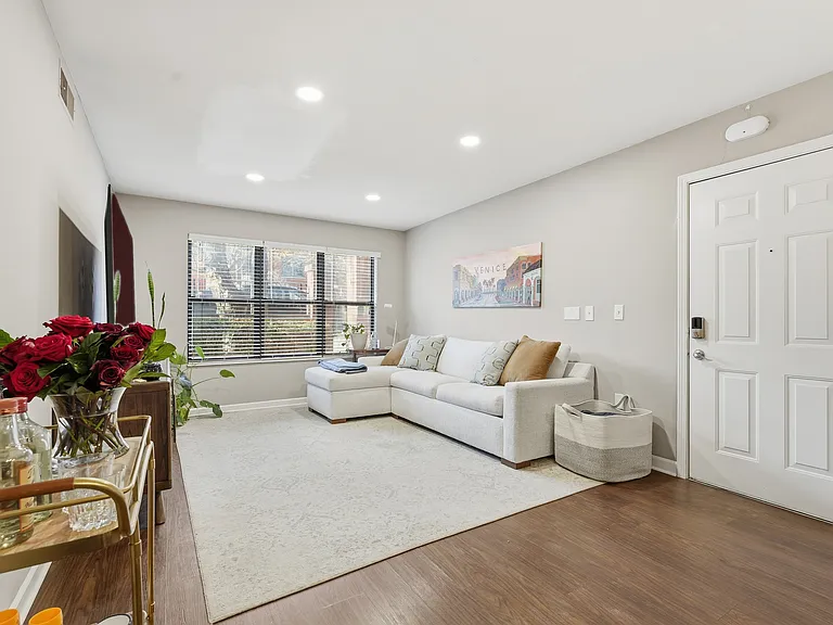 925 Washington St #102 — Photo 8