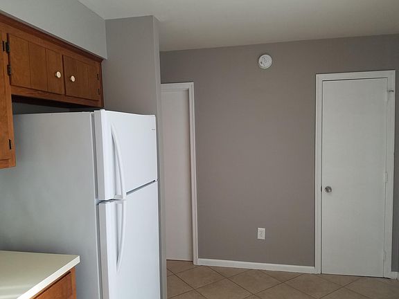 4th image of 366 Thorncliff Dr