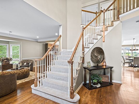 2nd image of 122 Rosemont Dr