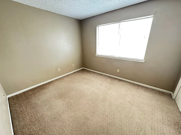 2202 Hunt Dr — Photo 9
