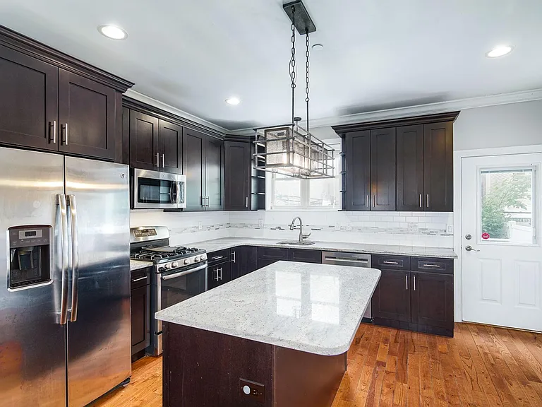1331 S Cleveland St — Photo 5
