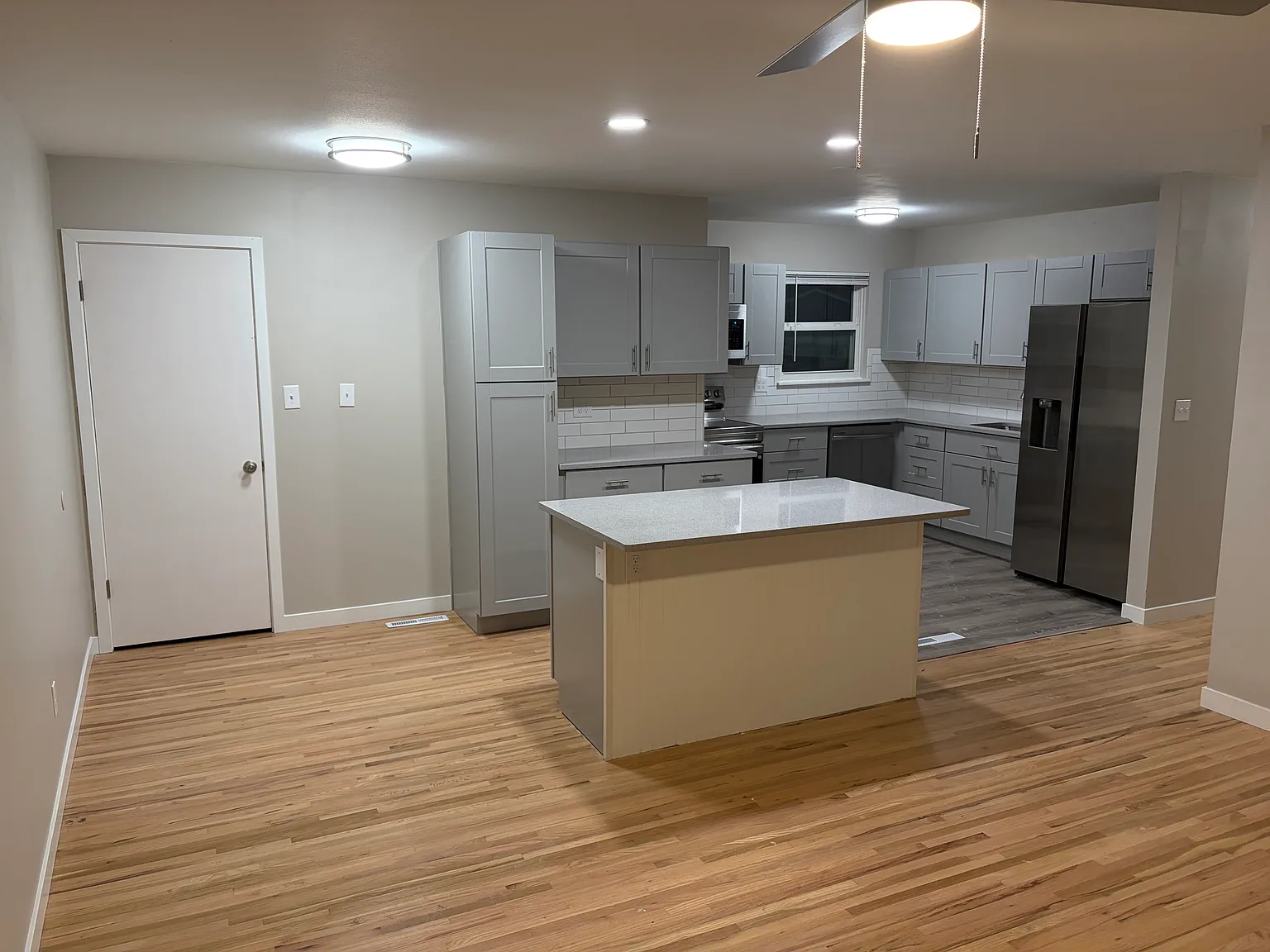 3 bed, 980 sqft, $1,845 — Photo 2
