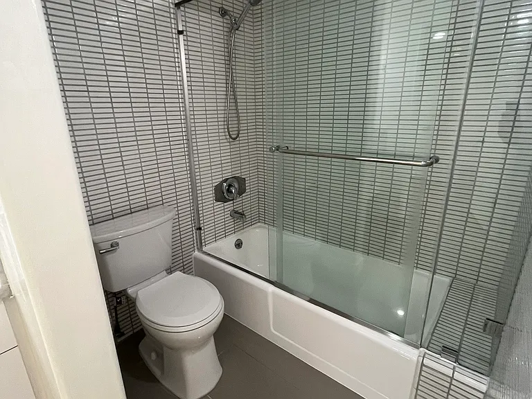 1331 Roxbury Dr #2 — Photo 24
