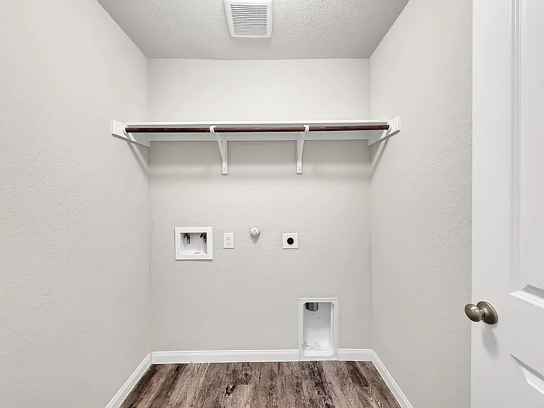 401 Utica Way — Photo 11