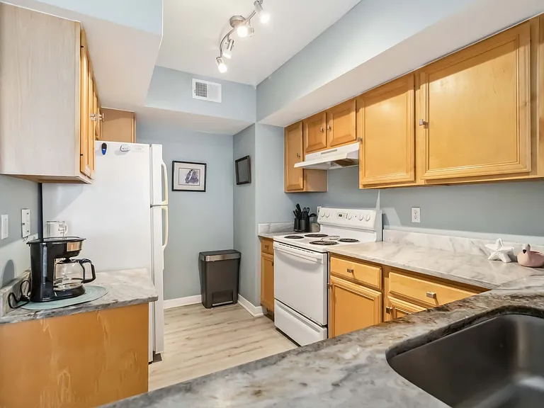 1030 Villagio Cir #203 — Photo 14