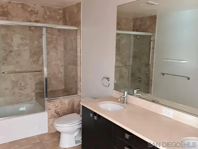 800 The Mark Ln #208 — Photo 11