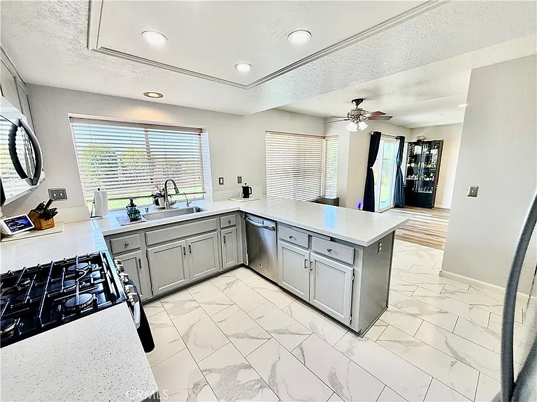 39711 Barberry Ct — Photo 18
