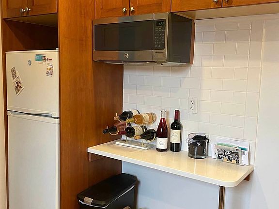 4th image of 114 Christopher St APT 31