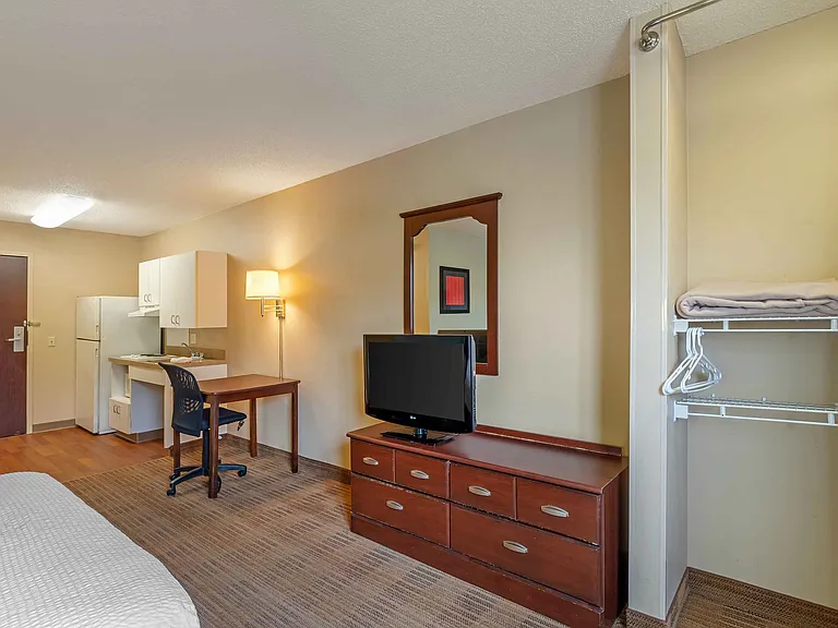 Studio Suite - 1 Queen Bed
