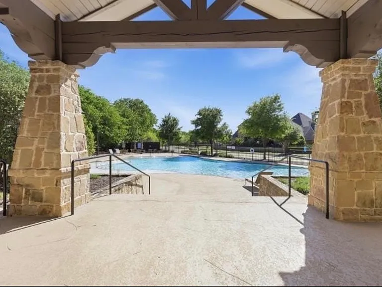 1002 Mikaela Dr — Photo 30