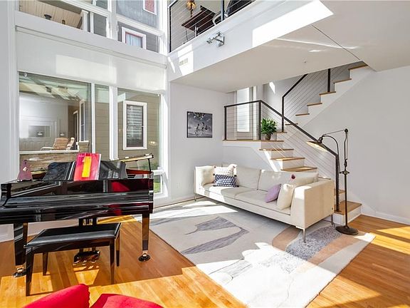 4th image of 932 Broadway St Unit 1