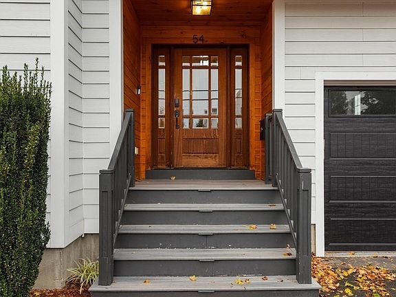 4th image of 54 Pleasant St