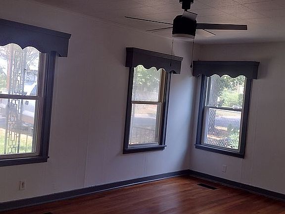 3rd image of 1643 Hobson Ave